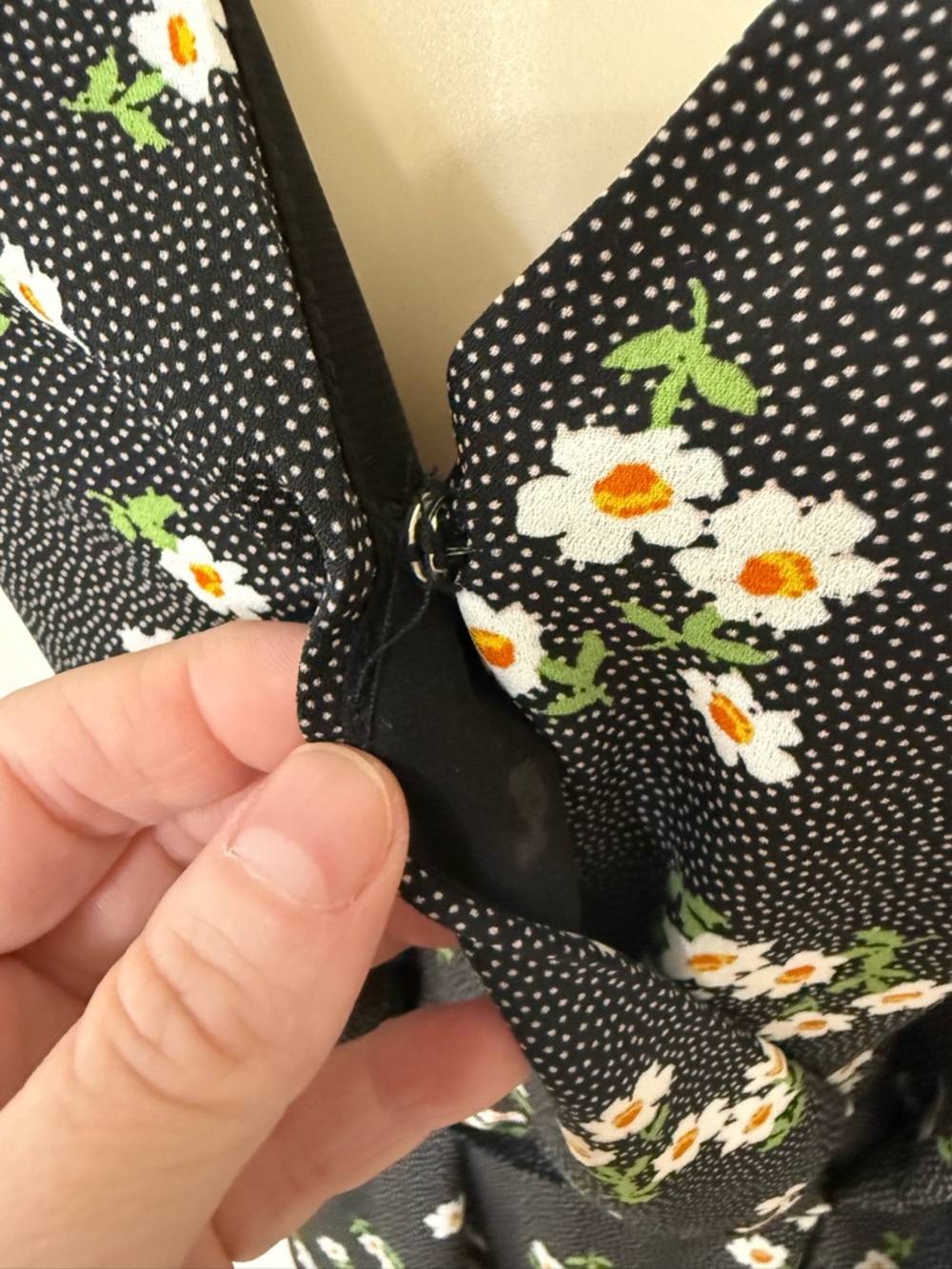 NWT Altar’d State Black Daisy Floral Ruffle Mini Dress Tie Waist Size Large - Picture 9 of 16